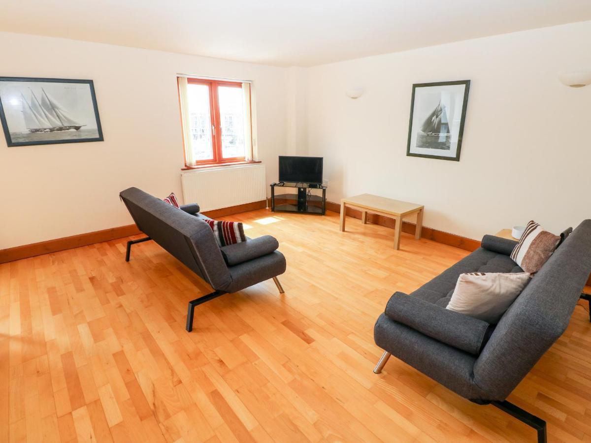 15 Sovereign House Leilighet Milford Haven Eksteriør bilde