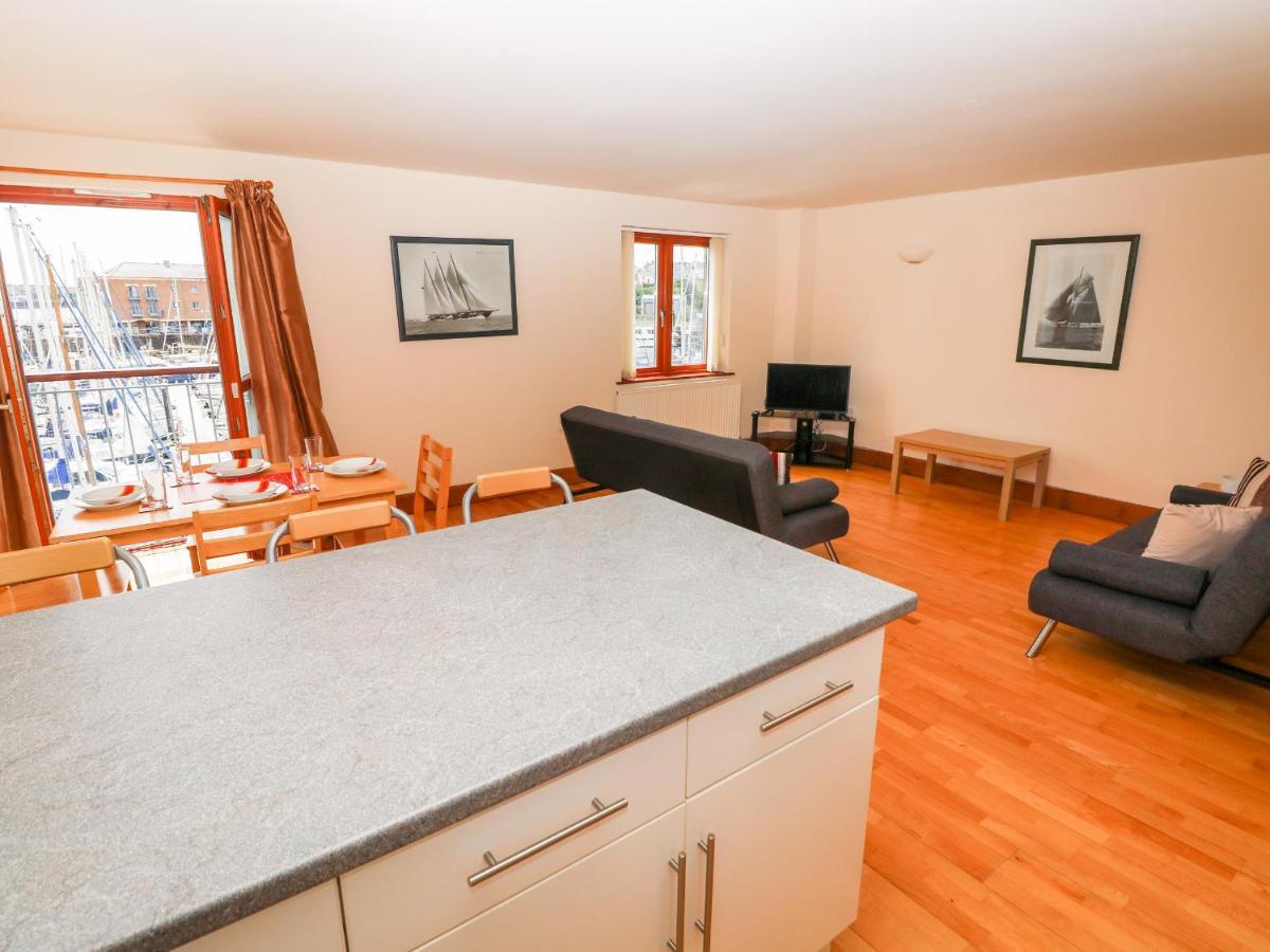 15 Sovereign House Leilighet Milford Haven Eksteriør bilde